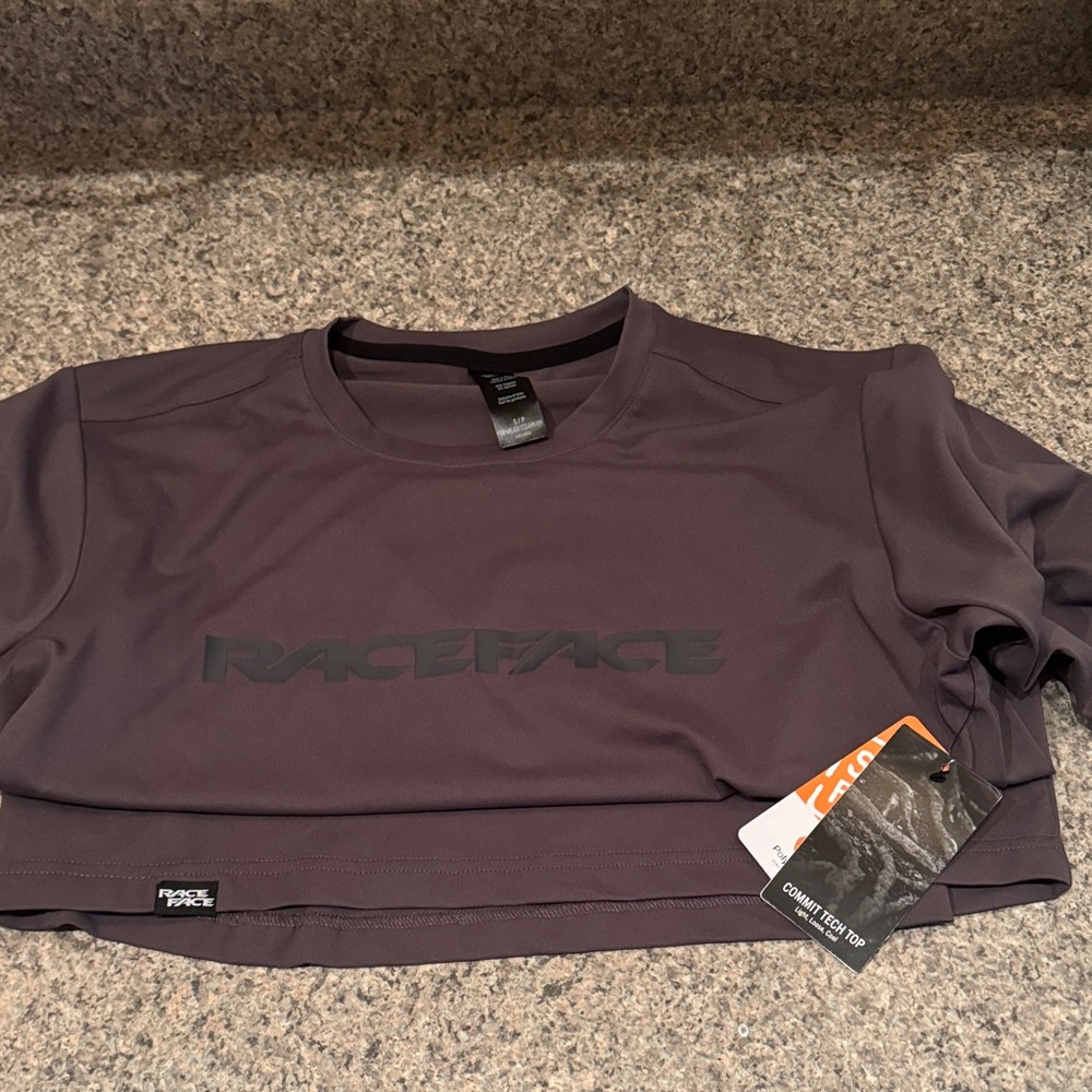 RaceFace Commit SS Tech Top Short Sleeve Tee - Charcoal